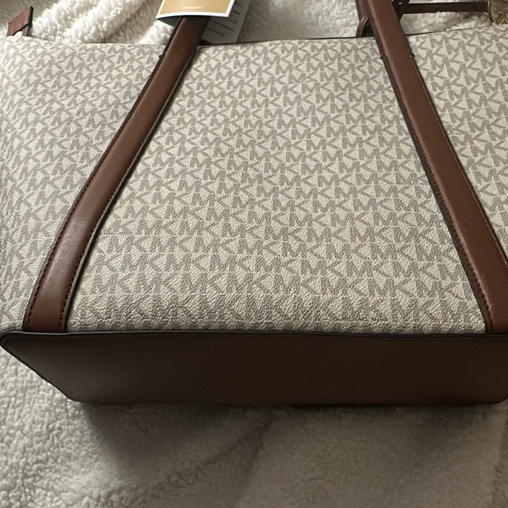 Michael Kors Cream and Brown Tote Bag - Picture 7 of 12